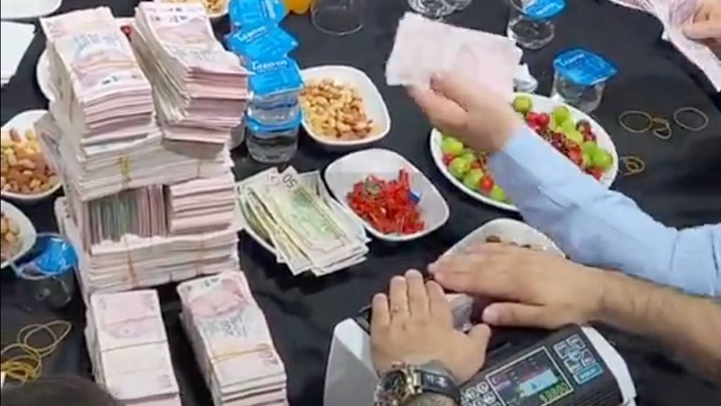 Aşiret düğününde milyonlarca lira toplandı, sayımda makine kullanıldı
